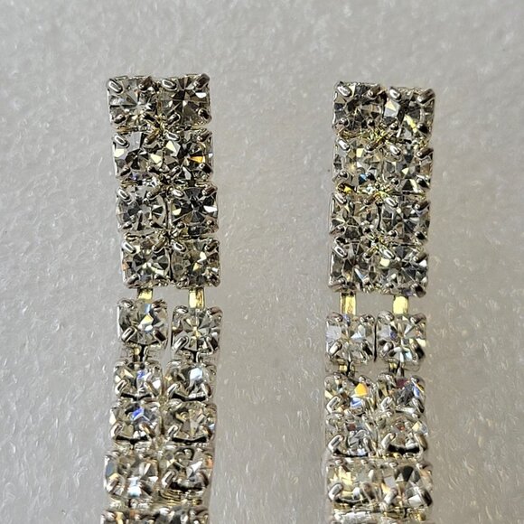 Elegant Rhinestone Earring for the Minimalist - Picture 3 of 9